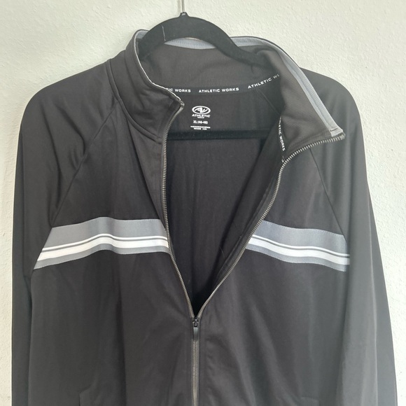 Athletic Works Men’s Full Zip Black & Gray Jacket

Size XL - Picture 5 of 10